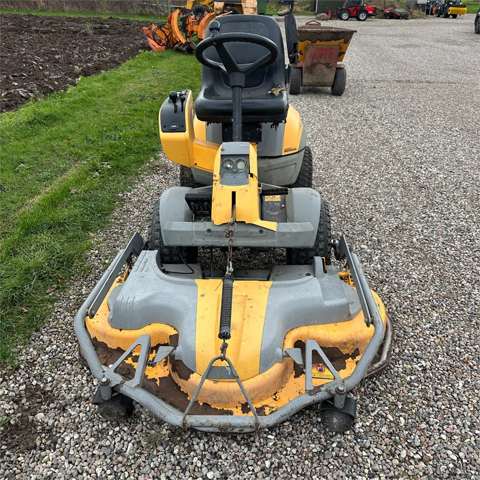 Stiga P901 Parkpro 25 4WD - Vrtna kosilica: slika Stiga P901 Parkpro 25 4WD - Vrtna kosilica Stiga P901 Parkpro 25 4WD - Vrtna kosilica: slika Stiga P901 Parkpro 25 4WD - Vrtna kosilica