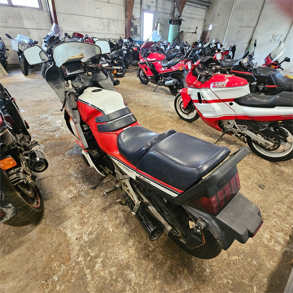 Suzuki GSX1100EF - Motocikl: slika Suzuki GSX1100EF - Motocikl Suzuki GSX1100EF - Motocikl: slika Suzuki GSX1100EF - Motocikl