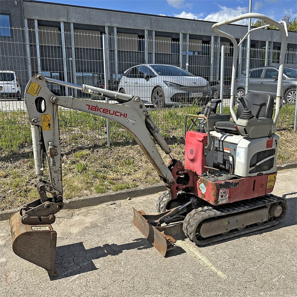 Takeuchi TB210 R - Mini bager: slika Takeuchi TB210 R - Mini bager Takeuchi TB210 R - Mini bager: slika Takeuchi TB210 R - Mini bager