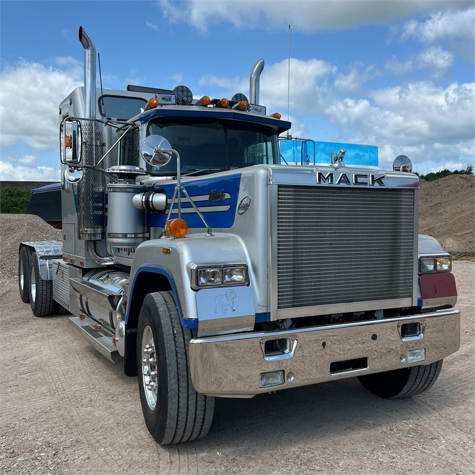 Mack Superliner - Tegljač: slika Mack Superliner - Tegljač Mack Superliner - Tegljač: slika Mack Superliner - Tegljač