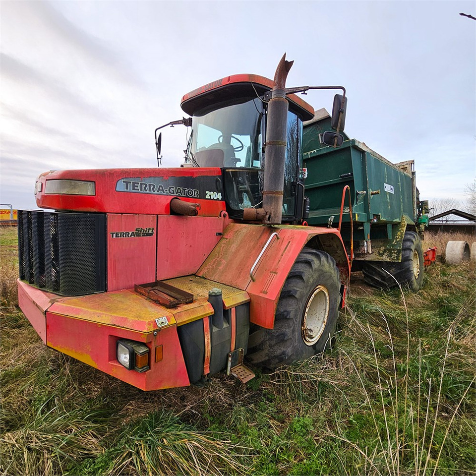 Terragator 2104 - Oprema za gnojenje: slika Terragator 2104 - Oprema za gnojenje Terragator 2104 - Oprema za gnojenje: slika Terragator 2104 - Oprema za gnojenje