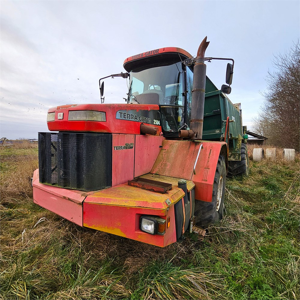 Terragator 2104 - Oprema za gnojenje: slika Terragator 2104 - Oprema za gnojenje Terragator 2104 - Oprema za gnojenje: slika Terragator 2104 - Oprema za gnojenje