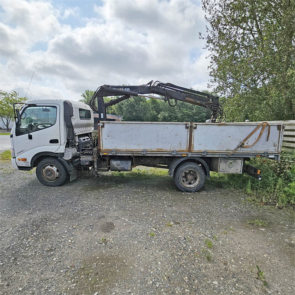Toyota Dyna 200 - Kamion s otvorenim sandukom: slika Toyota Dyna 200 - Kamion s otvorenim sandukom Toyota Dyna 200 - Kamion s otvorenim sandukom: slika Toyota Dyna 200 - Kamion s otvorenim sandukom
