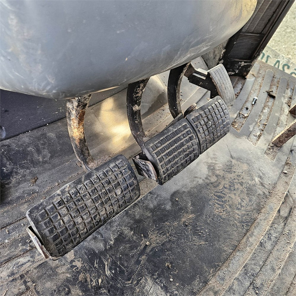 Zakup Valtra S322 Valtra S322: slika Zakup Valtra S322 Valtra S322