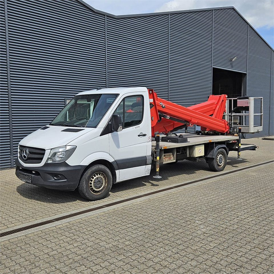 Versalift VTX-240 - Podizna platforma montirana na kamion: slika Versalift VTX-240 - Podizna platforma montirana na kamion Versalift VTX-240 - Podizna platforma montirana na kamion: slika Versalift VTX-240 - Podizna platforma montirana na kamion