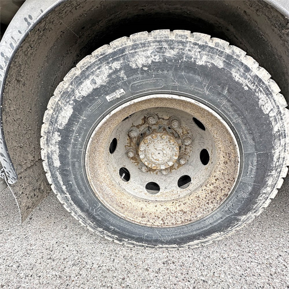 Kamion sandučar Volvo F180 FL 9L: slika Kamion sandučar Volvo F180 FL 9L