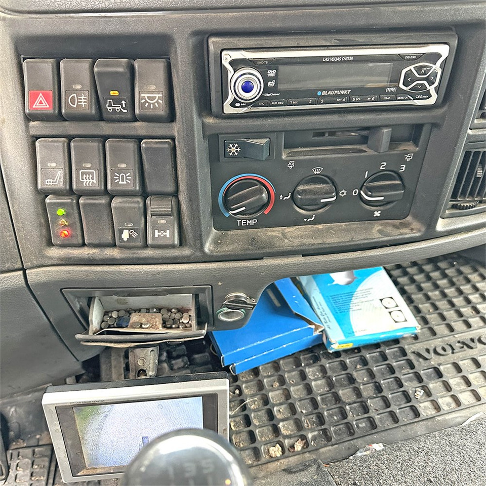 Kamion sandučar Volvo F180 FL 9L: slika Kamion sandučar Volvo F180 FL 9L