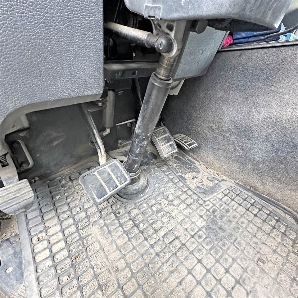 Kamion sandučar Volvo F180 FL 9L: slika Kamion sandučar Volvo F180 FL 9L