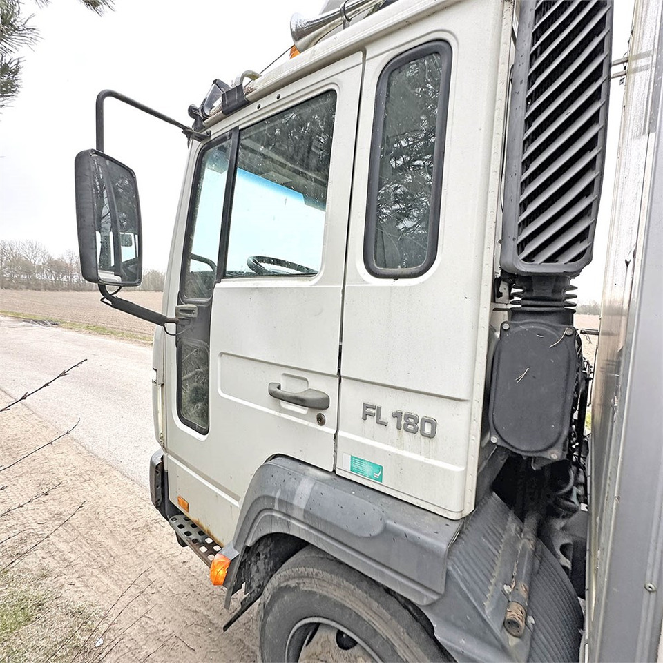 Kamion sandučar Volvo F180 FL 9L: slika Kamion sandučar Volvo F180 FL 9L