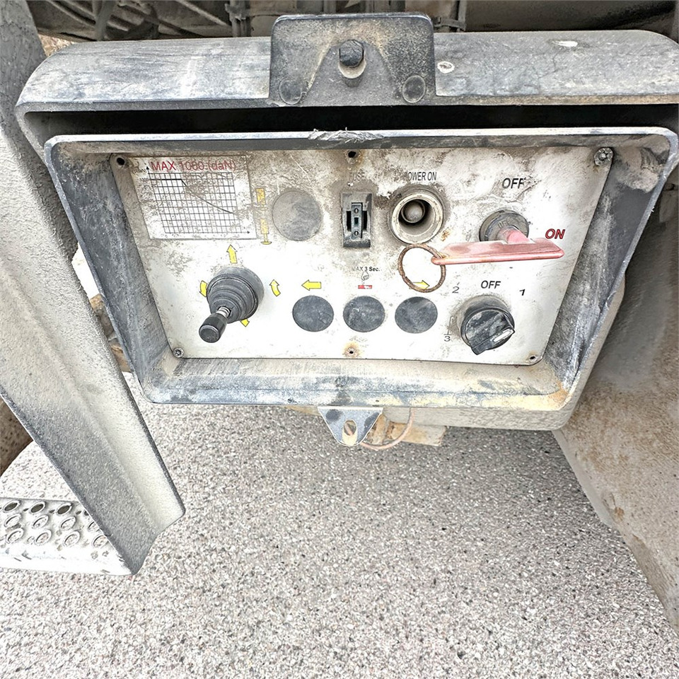 Kamion sandučar Volvo F180 FL 9L: slika Kamion sandučar Volvo F180 FL 9L