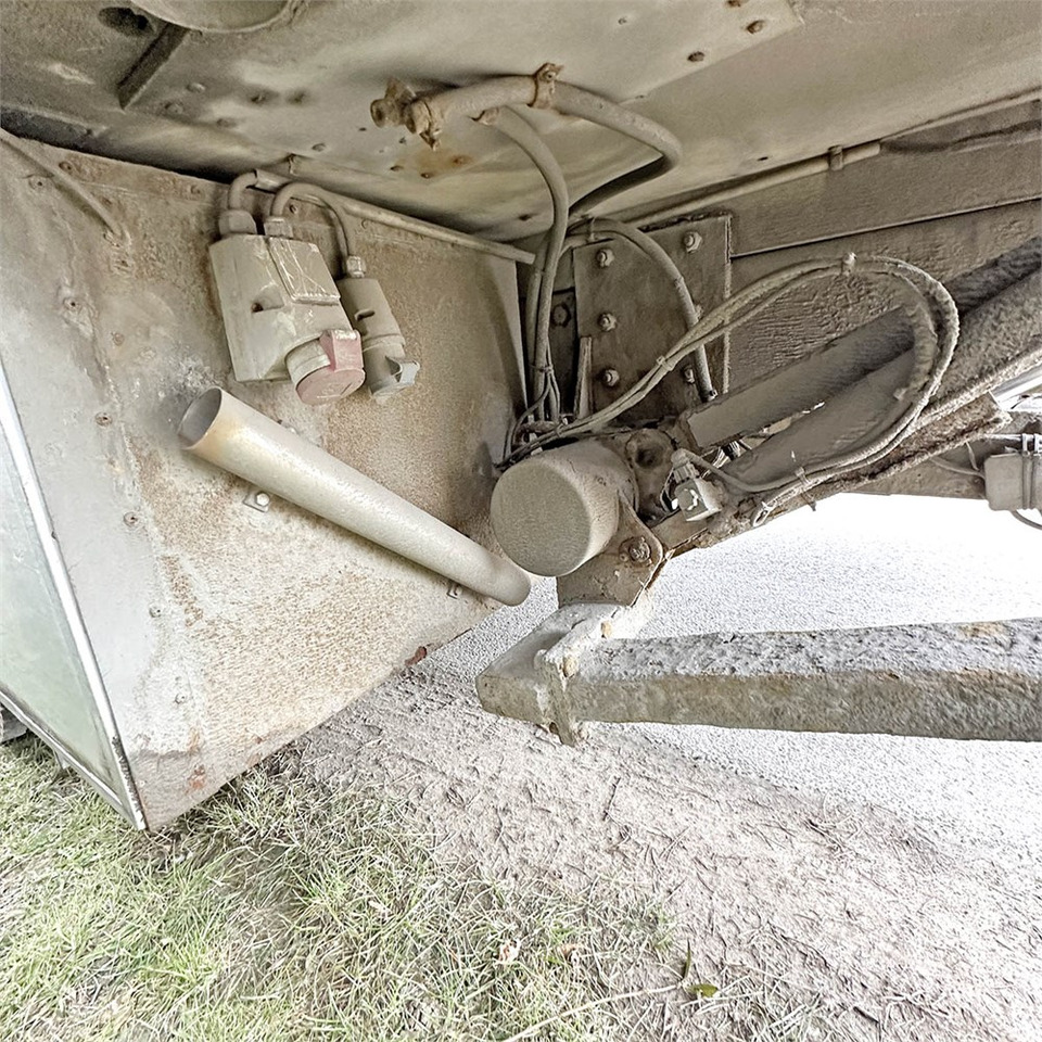Kamion sandučar Volvo F180 FL 9L: slika Kamion sandučar Volvo F180 FL 9L