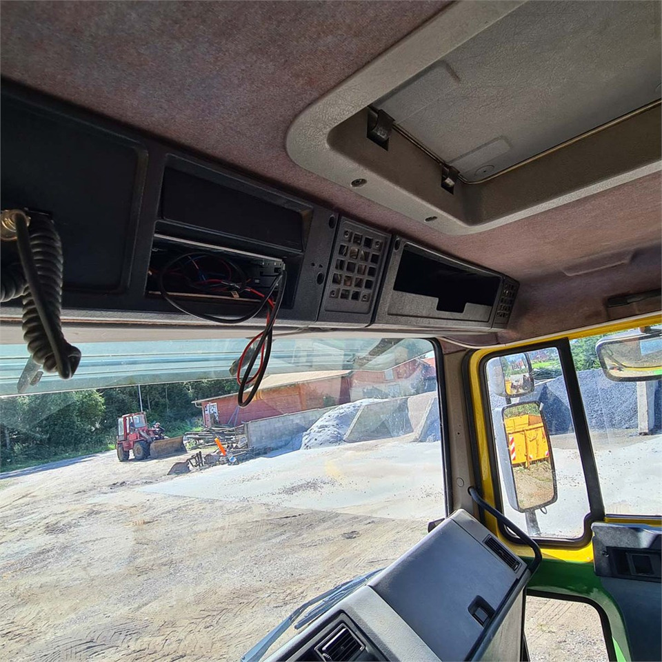 Kamion s kabelskim sustavom Volvo FL612: slika Kamion s kabelskim sustavom Volvo FL612