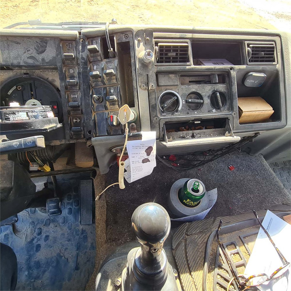 Kamion s kabelskim sustavom Volvo FL612: slika Kamion s kabelskim sustavom Volvo FL612