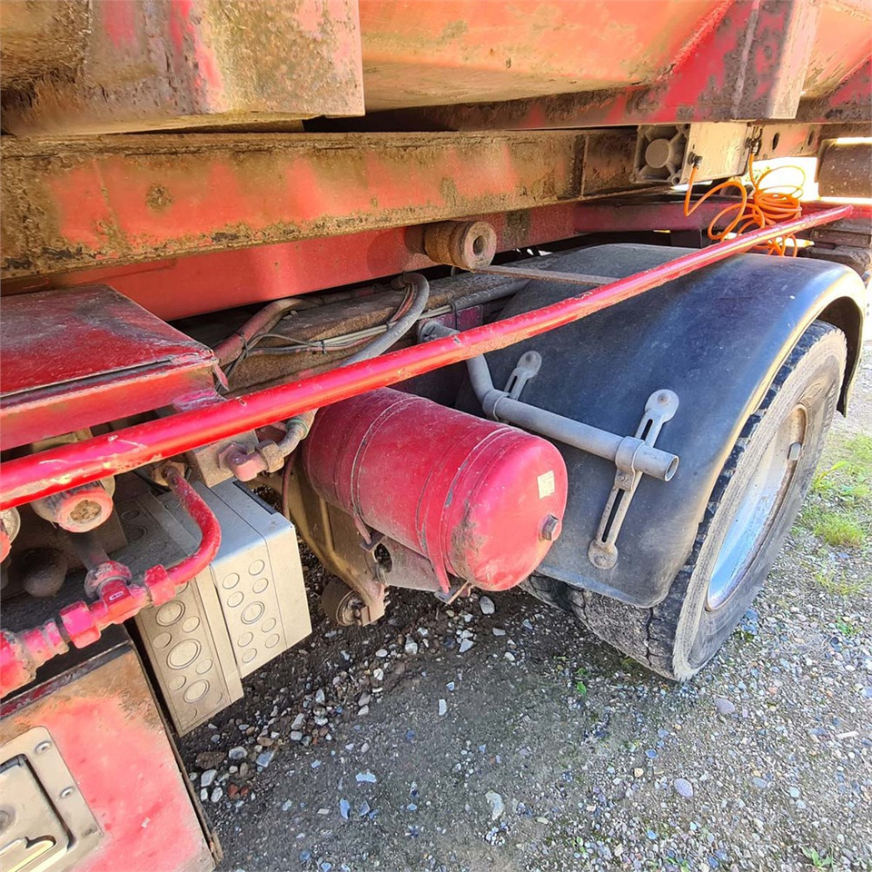 Kamion s kabelskim sustavom Volvo FL612: slika Kamion s kabelskim sustavom Volvo FL612