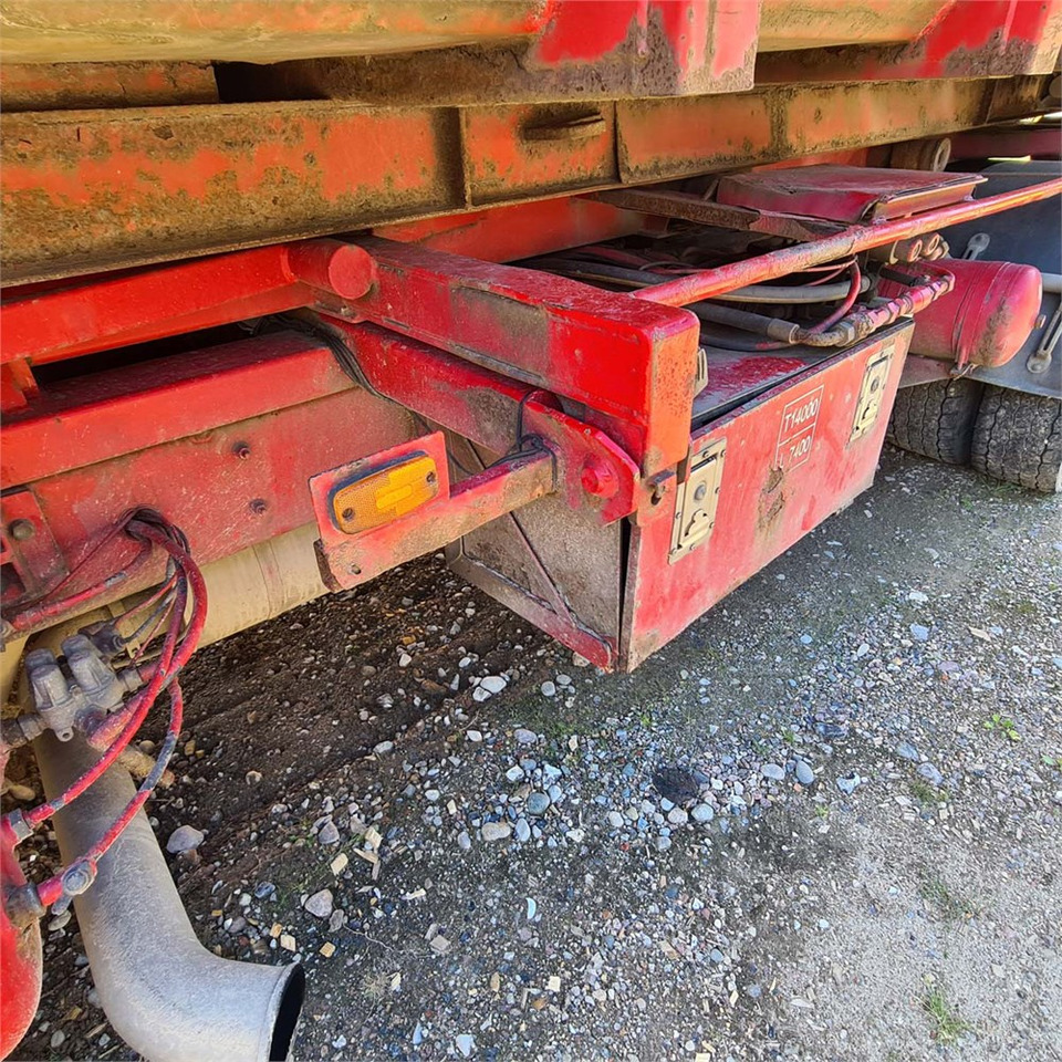 Kamion s kabelskim sustavom Volvo FL612: slika Kamion s kabelskim sustavom Volvo FL612