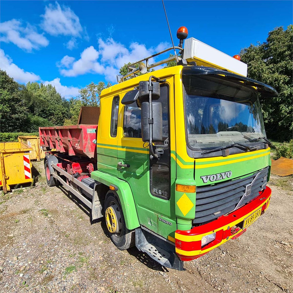 Kamion s kabelskim sustavom Volvo FL612: slika Kamion s kabelskim sustavom Volvo FL612