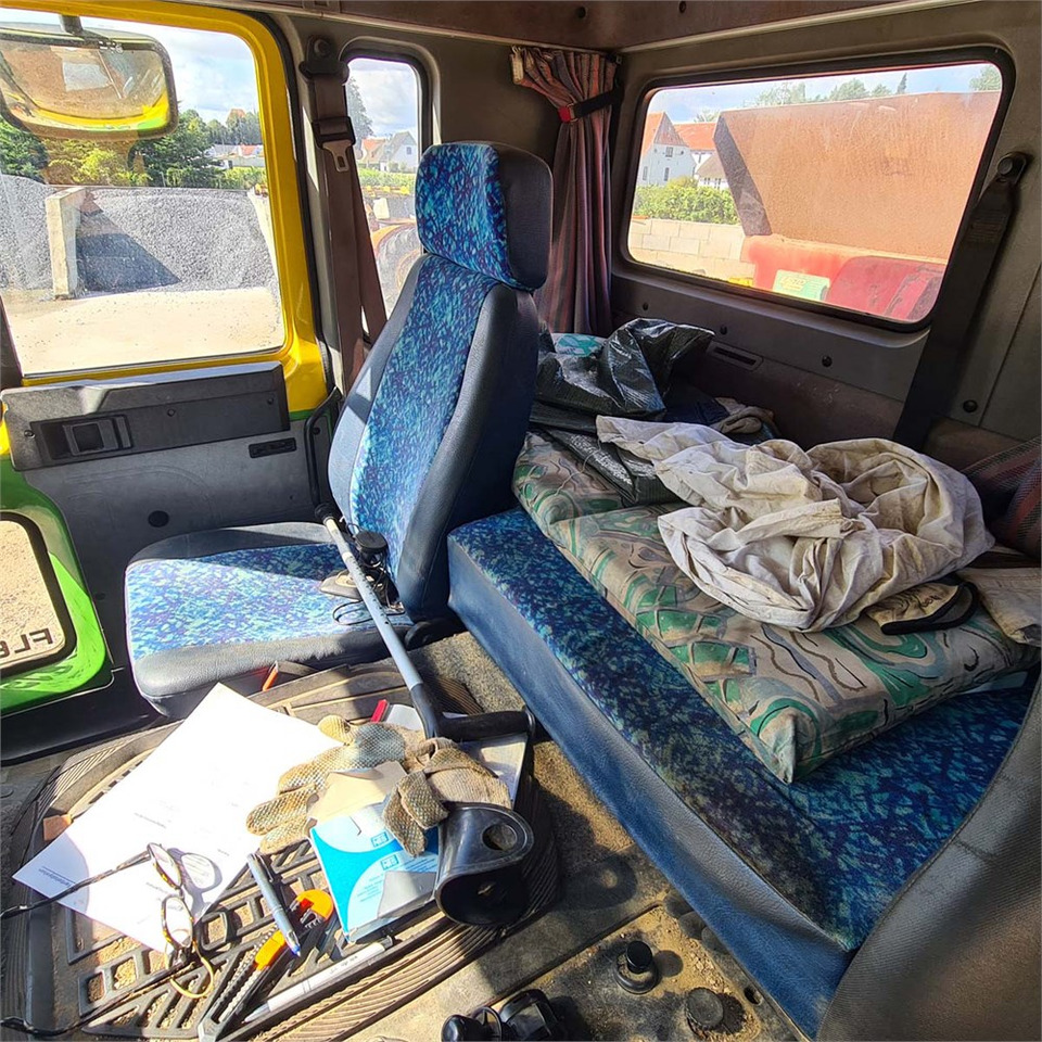 Kamion s kabelskim sustavom Volvo FL612: slika Kamion s kabelskim sustavom Volvo FL612