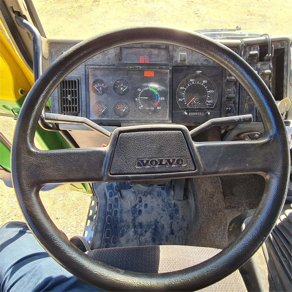 Kamion s kabelskim sustavom Volvo FL612: slika Kamion s kabelskim sustavom Volvo FL612