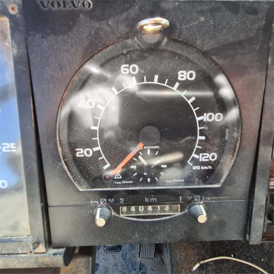 Kamion s kabelskim sustavom Volvo FL612: slika Kamion s kabelskim sustavom Volvo FL612