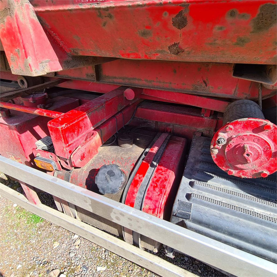 Kamion s kabelskim sustavom Volvo FL612: slika Kamion s kabelskim sustavom Volvo FL612