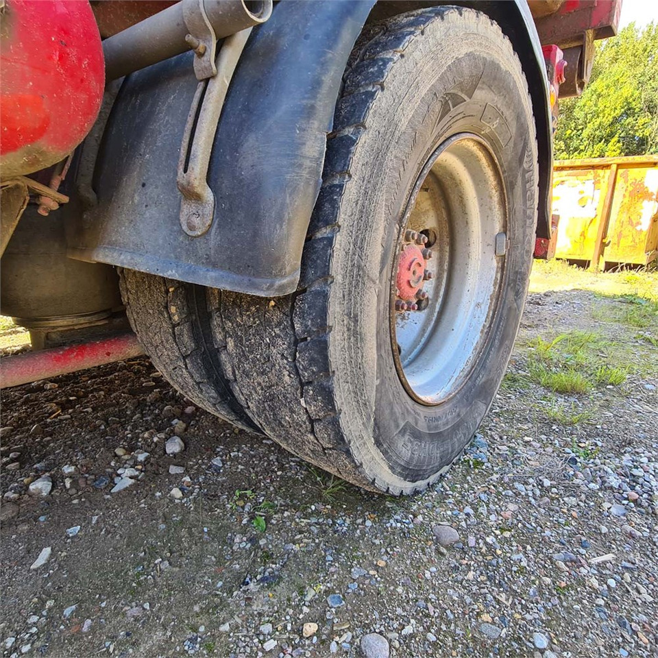 Kamion s kabelskim sustavom Volvo FL612: slika Kamion s kabelskim sustavom Volvo FL612