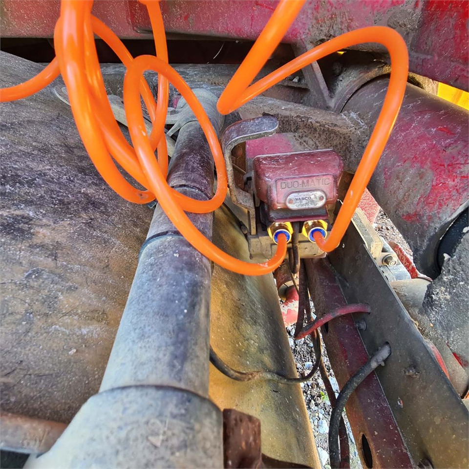 Kamion s kabelskim sustavom Volvo FL612: slika Kamion s kabelskim sustavom Volvo FL612