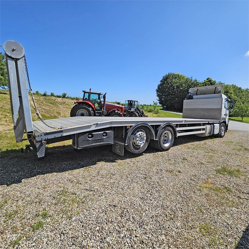 Autotransporter Volvo FM 330: slika Autotransporter Volvo FM 330