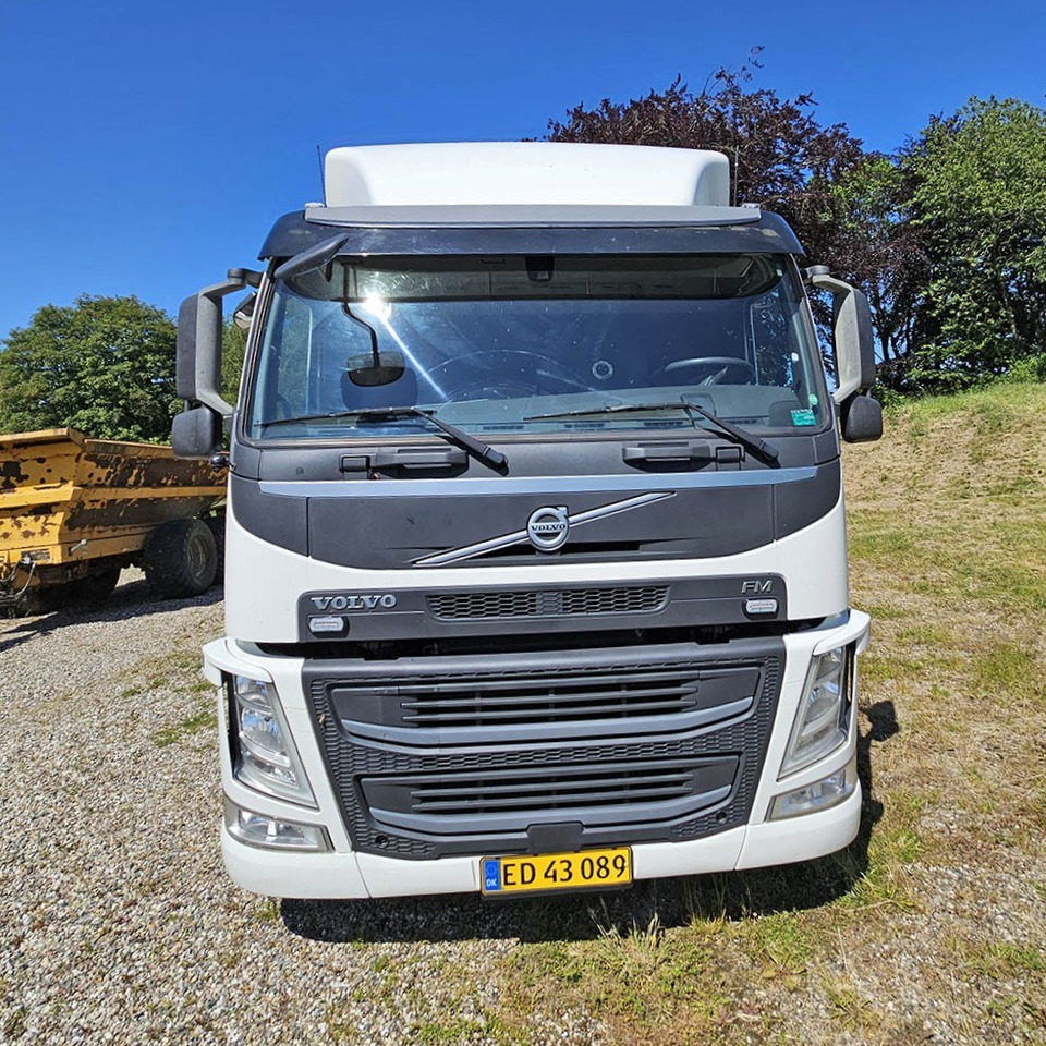 Autotransporter Volvo FM 330: slika Autotransporter Volvo FM 330