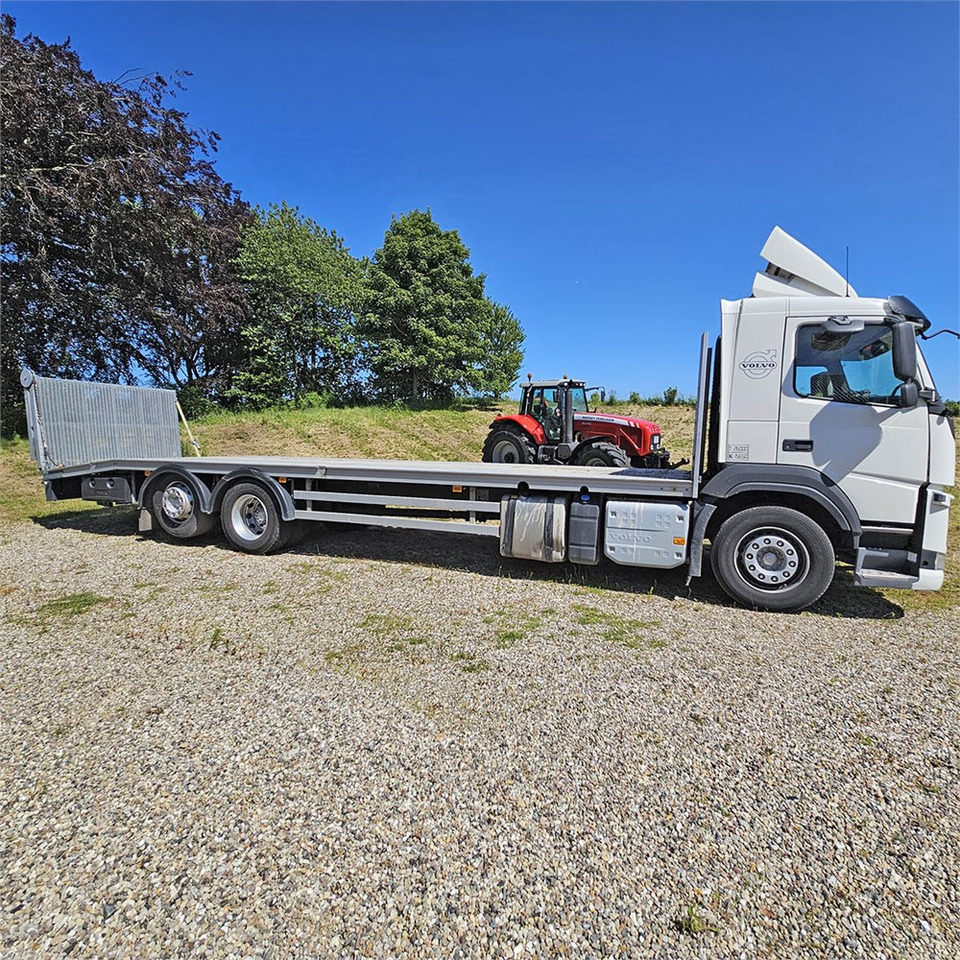 Autotransporter Volvo FM 330: slika Autotransporter Volvo FM 330