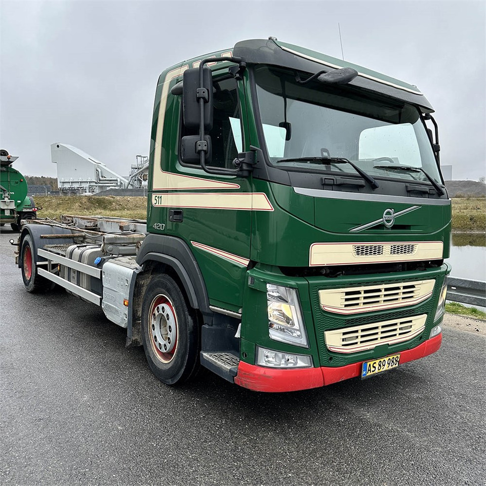 Kamion s kabelskim sustavom Volvo FM-330: slika Kamion s kabelskim sustavom Volvo FM-330
