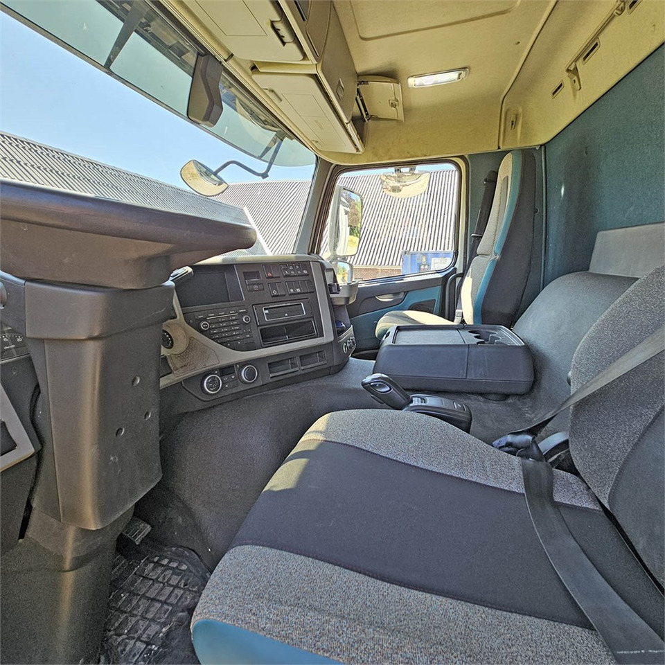 Autotransporter Volvo FM 330: slika Autotransporter Volvo FM 330
