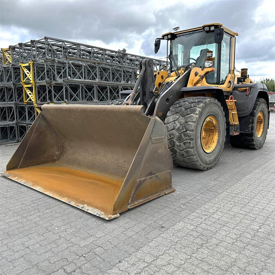 Volvo L120 H - Utovarivač na kotačima: slika Volvo L120 H - Utovarivač na kotačima Volvo L120 H - Utovarivač na kotačima: slika Volvo L120 H - Utovarivač na kotačima