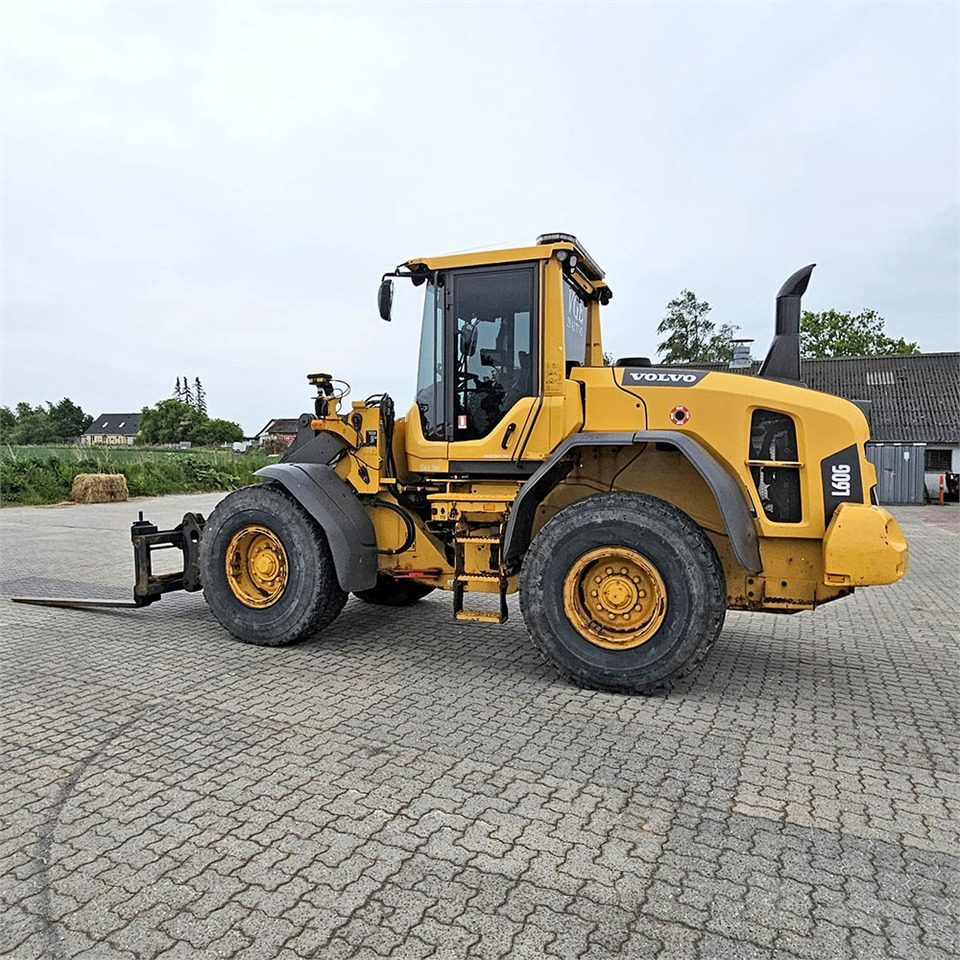 Volvo L60 G - Utovarivač na kotačima: slika Volvo L60 G - Utovarivač na kotačima Volvo L60 G - Utovarivač na kotačima: slika Volvo L60 G - Utovarivač na kotačima