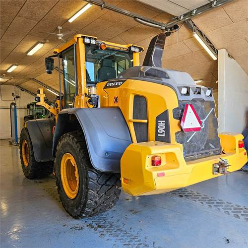 Volvo L90 H - Utovarivač na kotačima: slika Volvo L90 H - Utovarivač na kotačima Volvo L90 H - Utovarivač na kotačima: slika Volvo L90 H - Utovarivač na kotačima