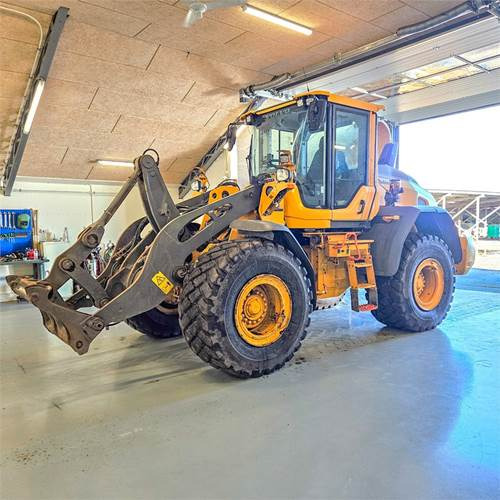 Volvo L90 H - Utovarivač na kotačima: slika Volvo L90 H - Utovarivač na kotačima Volvo L90 H - Utovarivač na kotačima: slika Volvo L90 H - Utovarivač na kotačima