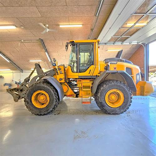 Volvo L90 H - Utovarivač na kotačima: slika Volvo L90 H - Utovarivač na kotačima Volvo L90 H - Utovarivač na kotačima: slika Volvo L90 H - Utovarivač na kotačima