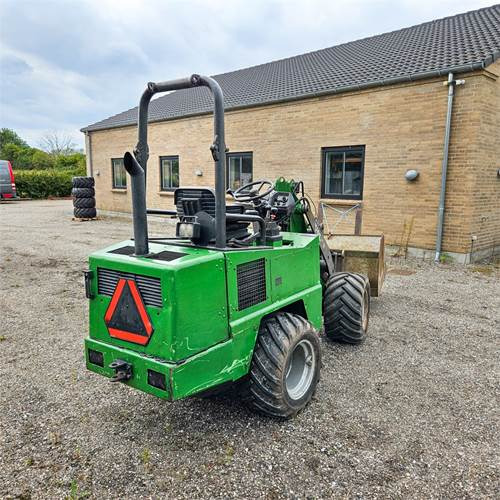 Volvo ZL302C - Utovarivač na kotačima: slika Volvo ZL302C - Utovarivač na kotačima Volvo ZL302C - Utovarivač na kotačima: slika Volvo ZL302C - Utovarivač na kotačima