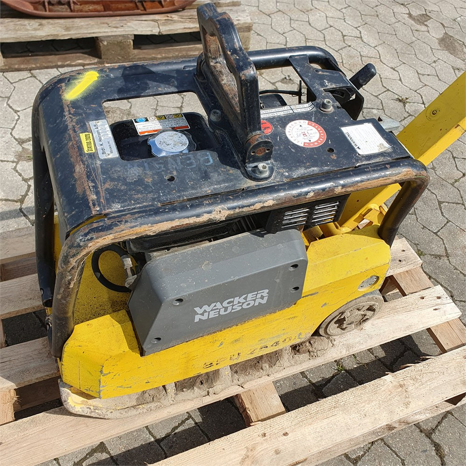 Wacker Neuson BPU 2540A - Vibro ploča: slika Wacker Neuson BPU 2540A - Vibro ploča Wacker Neuson BPU 2540A - Vibro ploča: slika Wacker Neuson BPU 2540A - Vibro ploča