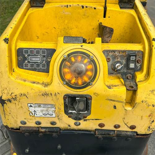 Wacker Neuson RT82 SC2 - Mini valjak: slika Wacker Neuson RT82 SC2 - Mini valjak Wacker Neuson RT82 SC2 - Mini valjak: slika Wacker Neuson RT82 SC2 - Mini valjak