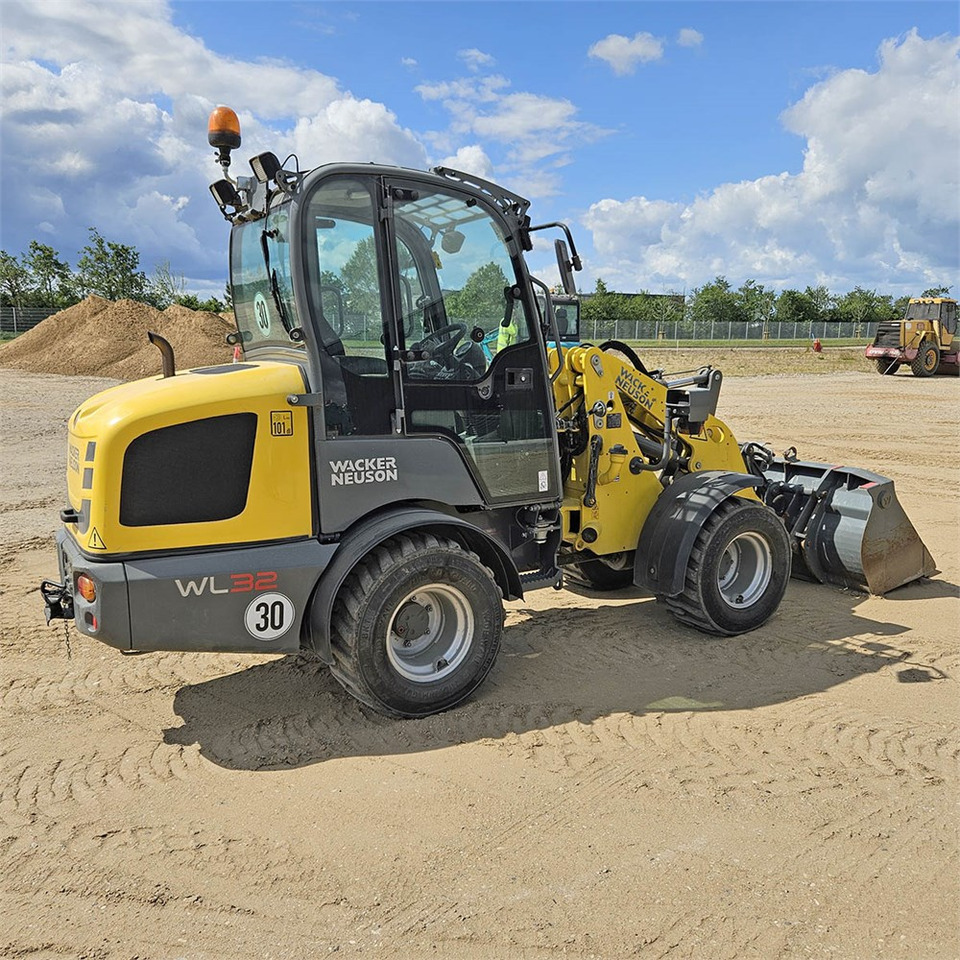 Wacker Neuson WL 32/RL30 - Utovarivač na kotačima: slika Wacker Neuson WL 32/RL30 - Utovarivač na kotačima Wacker Neuson WL 32/RL30 - Utovarivač na kotačima: slika Wacker Neuson WL 32/RL30 - Utovarivač na kotačima