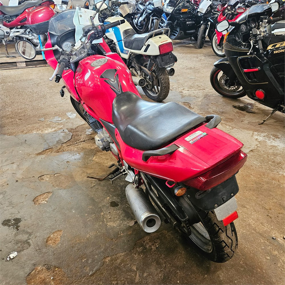 Yamaha XJ600 Diversion - Motocikl: slika Yamaha XJ600 Diversion - Motocikl Yamaha XJ600 Diversion - Motocikl: slika Yamaha XJ600 Diversion - Motocikl