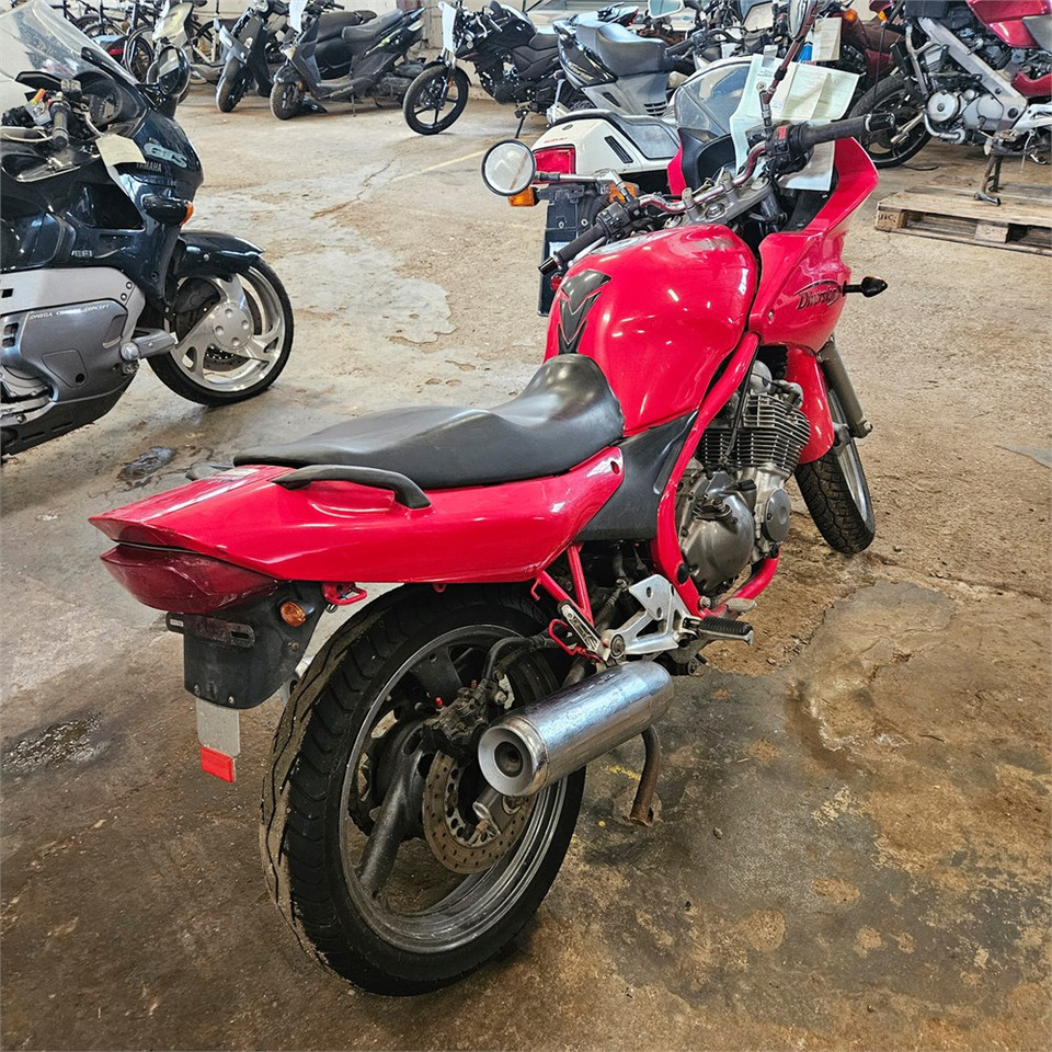 Yamaha XJ600 Diversion - Motocikl: slika Yamaha XJ600 Diversion - Motocikl Yamaha XJ600 Diversion - Motocikl: slika Yamaha XJ600 Diversion - Motocikl