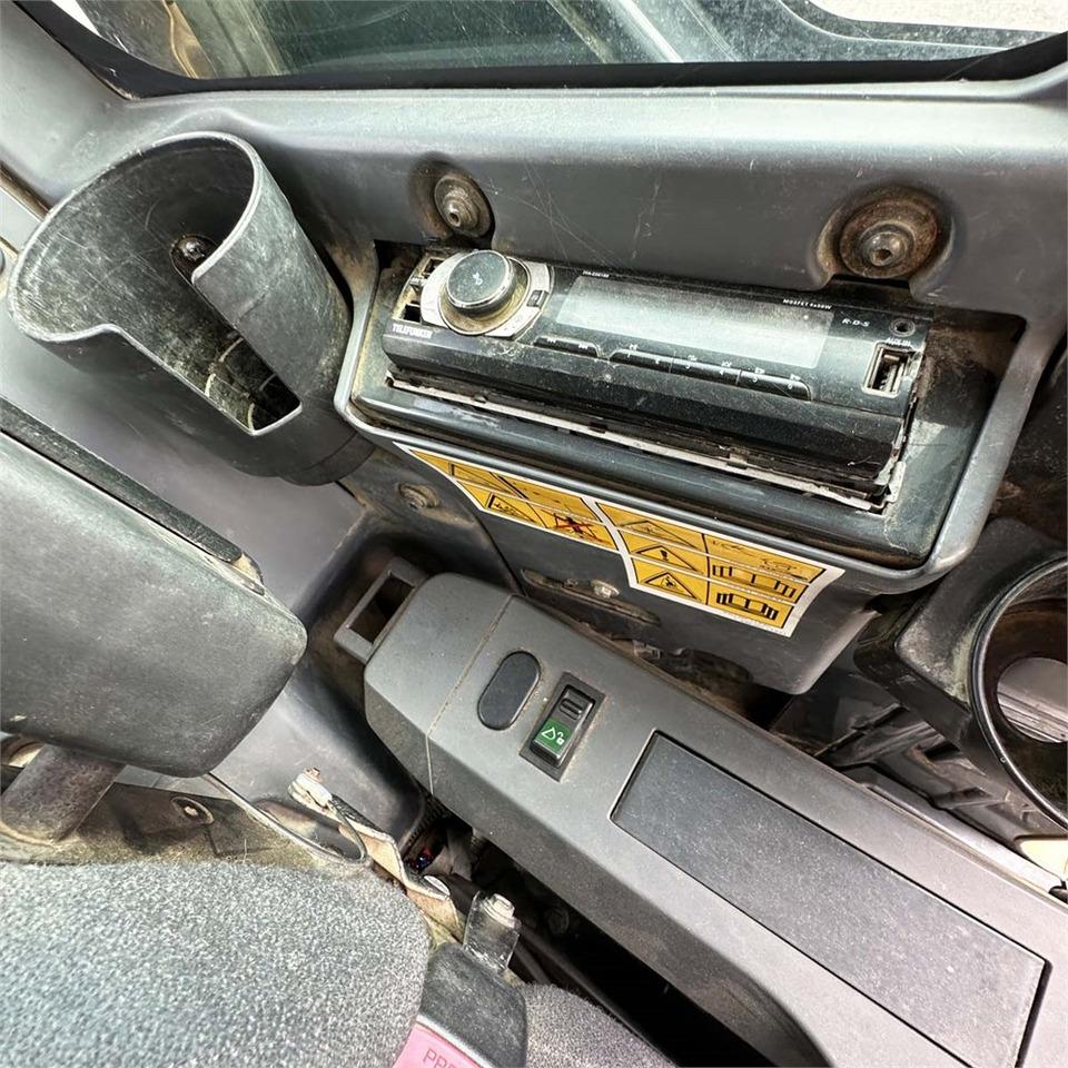 Mini bager Yanmar VIO80-1A: slika Mini bager Yanmar VIO80-1A