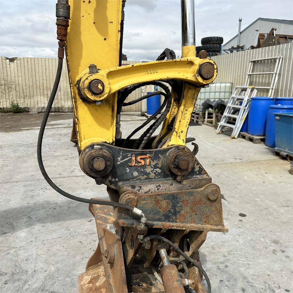 Mini bager Yanmar VIO80-1A: slika Mini bager Yanmar VIO80-1A