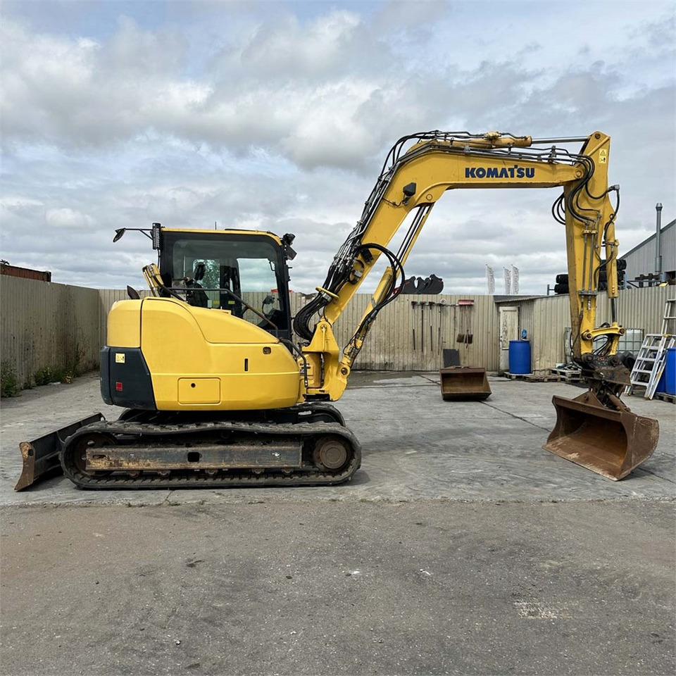 Mini bager Yanmar VIO80-1A: slika Mini bager Yanmar VIO80-1A