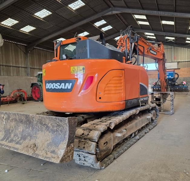 Doosan DX 140LCR-5 - Bager gusjeničar: slika Doosan DX 140LCR-5 - Bager gusjeničar Doosan DX 140LCR-5 - Bager gusjeničar: slika Doosan DX 140LCR-5 - Bager gusjeničar