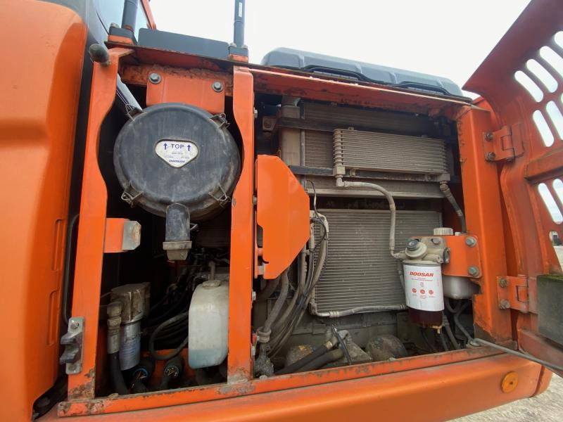 Bager na kotačima Doosan DX 160W-3: slika Bager na kotačima Doosan DX 160W-3