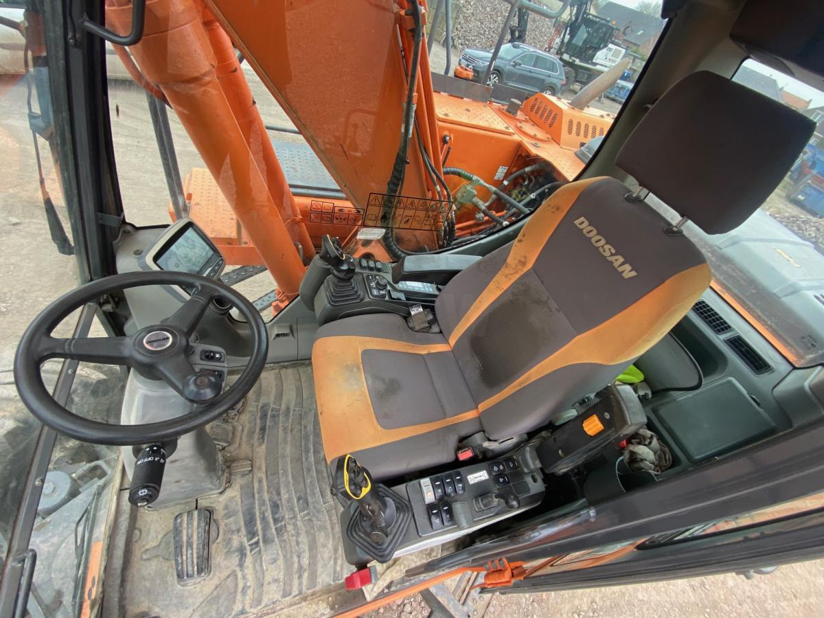 Bager na kotačima Doosan DX 160W-3: slika Bager na kotačima Doosan DX 160W-3