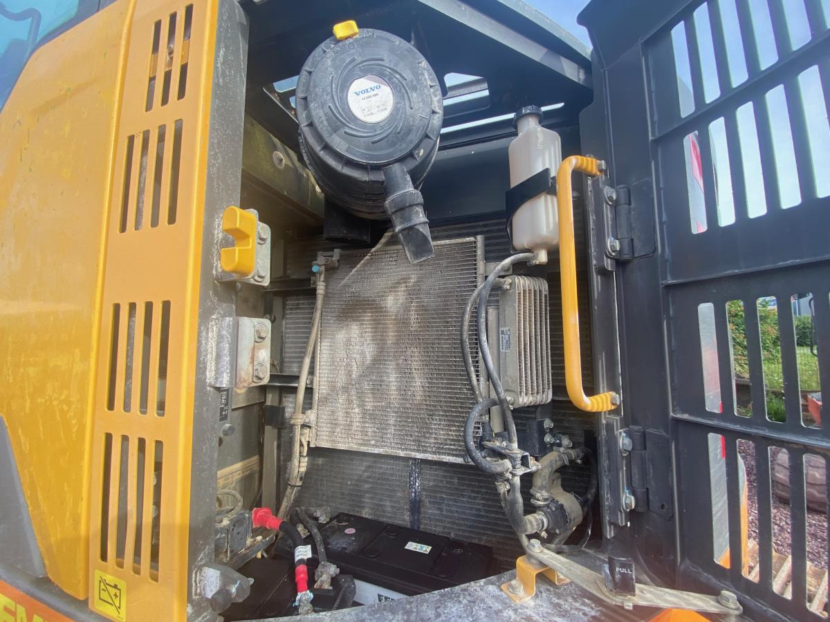 Bager gusjeničar Volvo ECR 235EL: slika Bager gusjeničar Volvo ECR 235EL