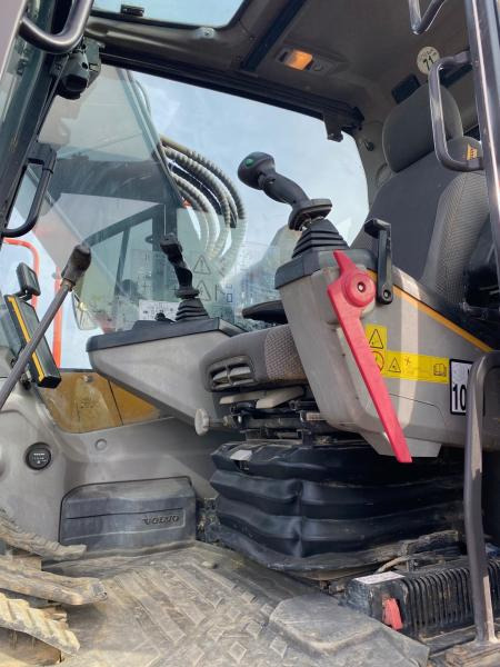 Bager gusjeničar Volvo ECR 235EL: slika Bager gusjeničar Volvo ECR 235EL